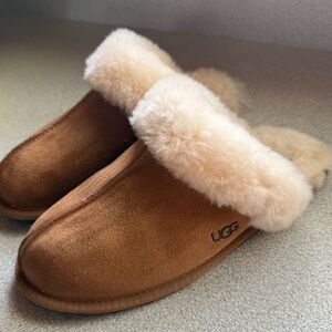 UGG Women's Scuffette II slippers in the Chestnut, size 8